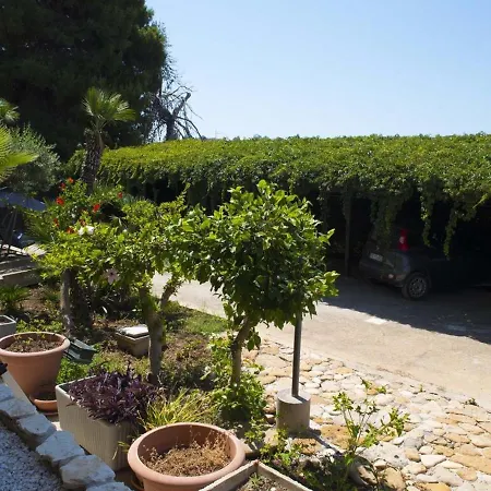 Charming House In San Giorgio With Sea View 度假居